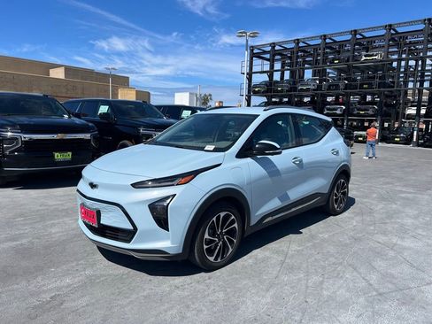 Used 2023 Chevrolet Bolt EUV Premier FWD image 1