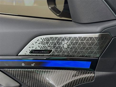 Used 2025 BMW M5 w/ Carbon Package image 19