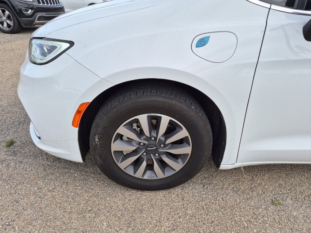 Used 2024 Chrysler Pacifica Limited FWD image 8