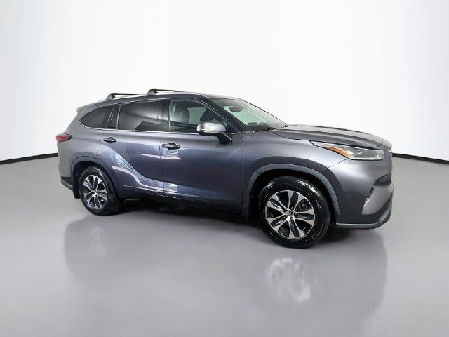 Used 2021 Toyota Highlander XLE FWD image 24