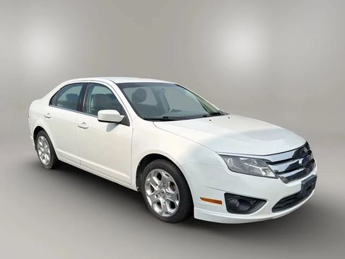 Used 2010 Ford Fusion SE FWD image 3