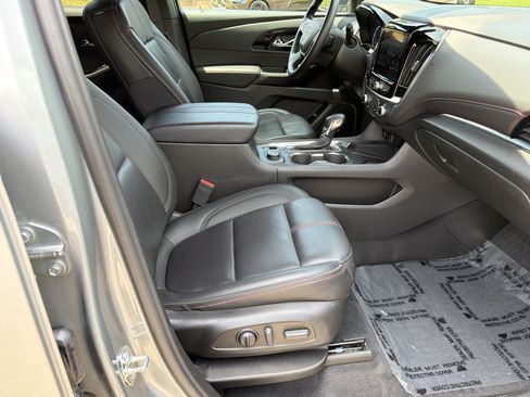 Used 2023 Chevrolet Traverse RS w/ LPO, Floor Liner Package FWD image 13