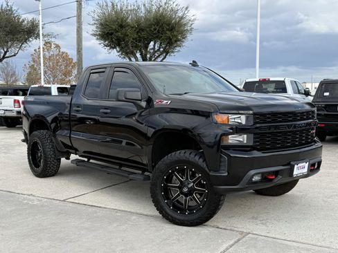 Used 2019 Chevrolet Silverado 1500 Custom Trail Boss w/ Custom Convenience Package image 2