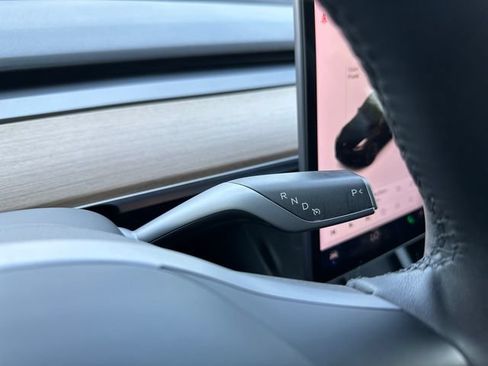 Used 2021 Tesla Model Y Long Range AWD/4WD image 24