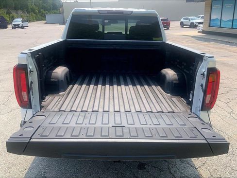 Used 2024 GMC Sierra 1500 SLT w/ SLT Premium Plus Package AWD/4WD image 4