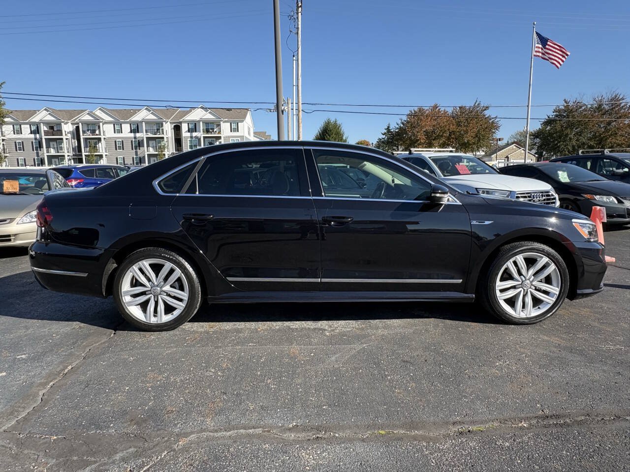 Used 2017 Volkswagen Passat 1.8T R-Line w/ R-Line Lighting Package FWD image 5