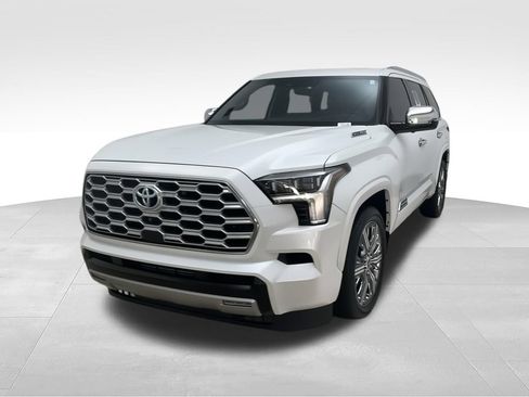 Used 2023 Toyota Sequoia Capstone AWD/4WD image 4