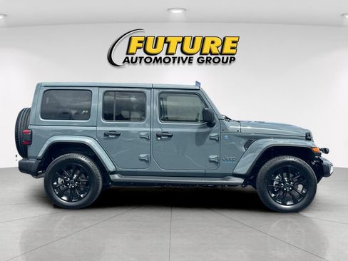 Used 2025 Jeep Wrangler Unlimited Sahara AWD/4WD image 2