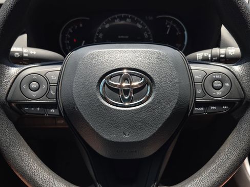 Certified 2025 Toyota RAV4 XLE w/ Convenience Package FWD image 28