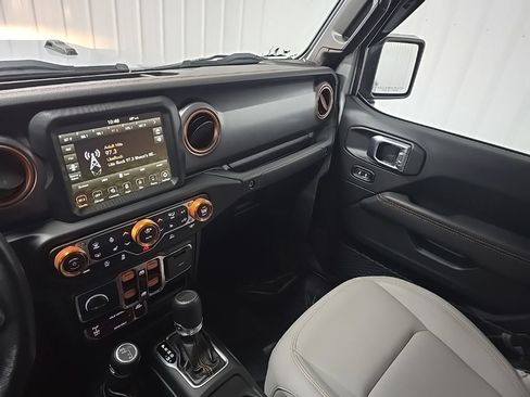 Used 2022 Jeep Gladiator Mojave w/ Cold Weather Group AWD/4WD image 28