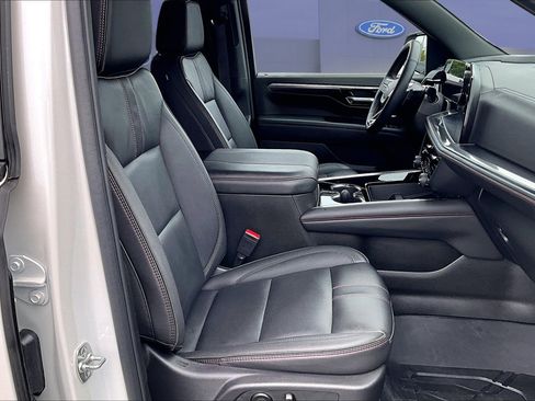 Used 2025 Chevrolet Tahoe RST w/ Comfort Package AWD/4WD image 30