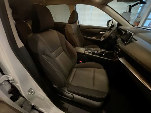 Used 2024 Nissan Rogue SV image 24