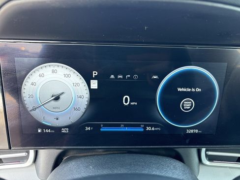 Used 2025 Hyundai Elantra Limited image 10