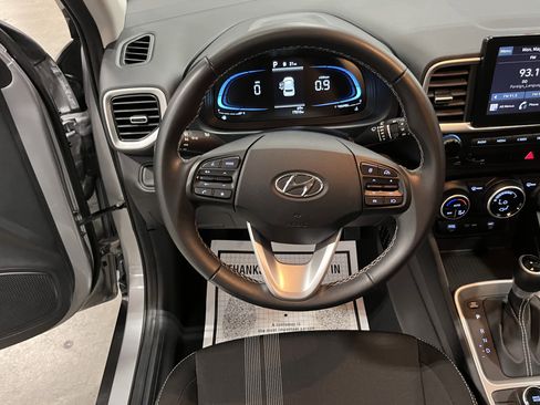 Used 2025 Hyundai Venue SEL FWD image 12
