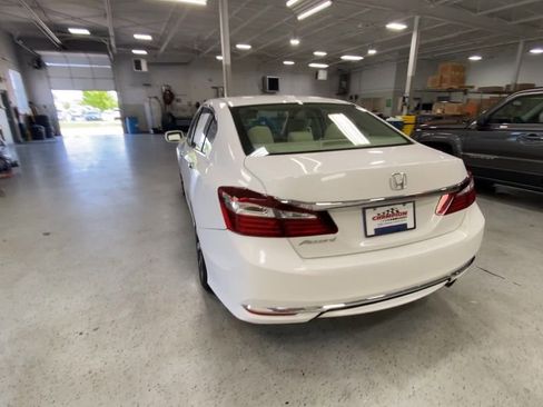 Used 2016 Honda Accord EX-L image 10