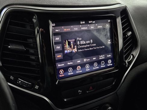 Used 2019 Jeep Cherokee Limited FWD image 10