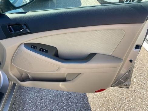 Used 2011 Kia Optima LX image 27