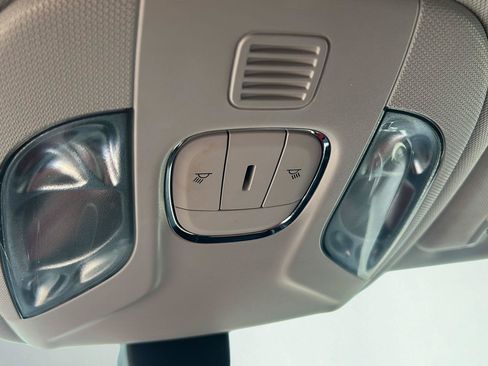 Used 2020 Jeep Compass Latitude FWD image 16