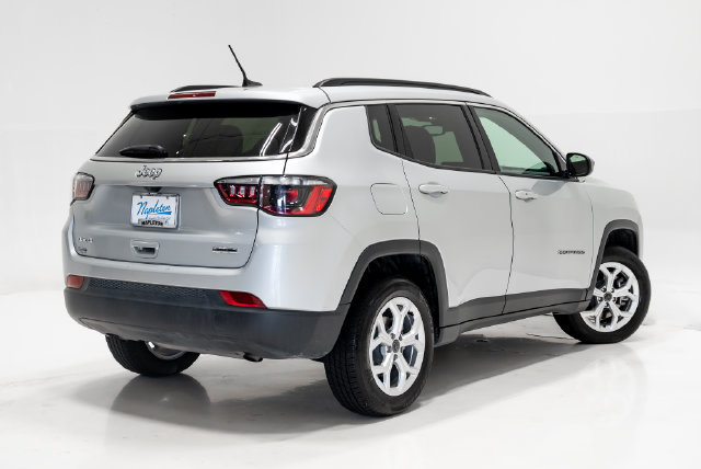 Used 2025 Jeep Compass Latitude w/ Sun & Sound Group AWD/4WD image 37