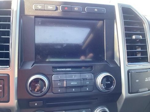 Used 2018 Ford F150 Lariat w/ Equipment Group 502A Luxury AWD/4WD image 33