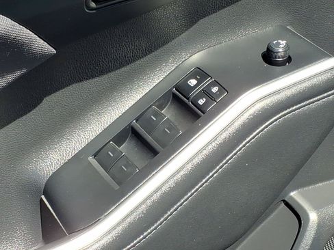 Used 2023 Toyota Highlander LE FWD image 14