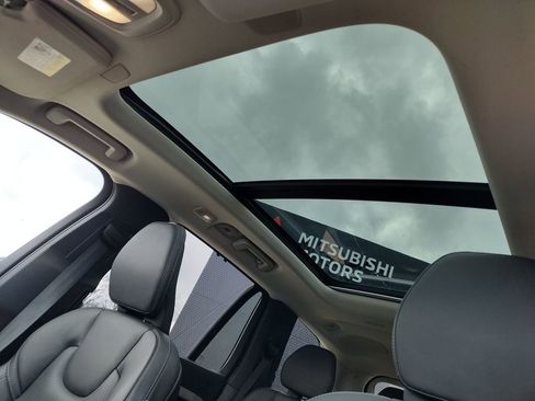 Used 2023 Volvo XC90 T8 Ultimate AWD/4WD image 5