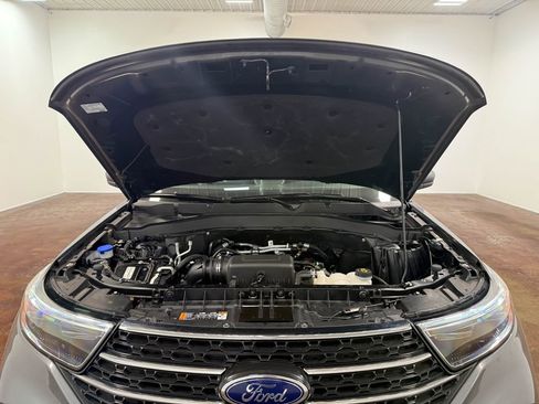 Used 2023 Ford Explorer XLT AWD/4WD image 19