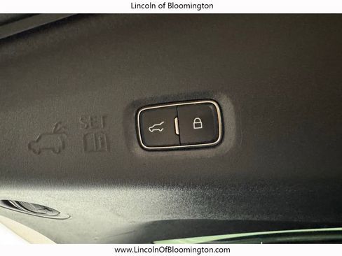 Used 2025 Lincoln Navigator Reserve image 31