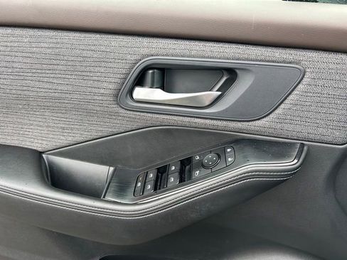 Used 2023 Nissan Rogue SV image 22