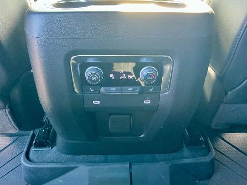 Used 2024 Chevrolet Tahoe Z71 w/ Luxury Package image 29