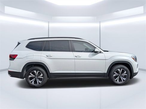 New 2026 Volkswagen Atlas SE image 2