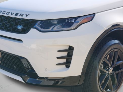 Certified 2025 Land Rover Discovery Sport Dynamic SE AWD/4WD image 31