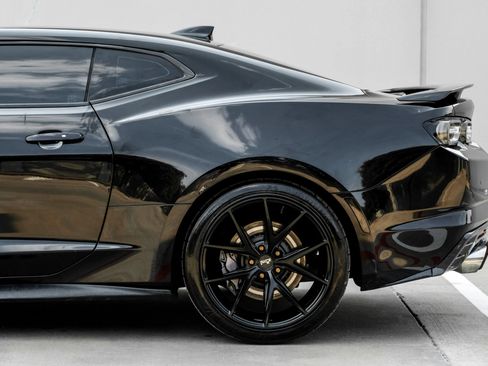 Used 2019 Chevrolet Camaro SS RWD image 11