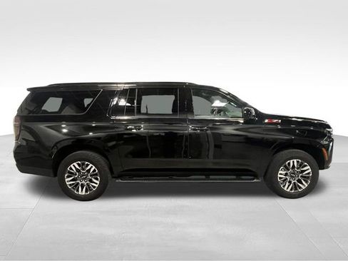 Used 2025 Chevrolet Suburban Z71 AWD/4WD image 8