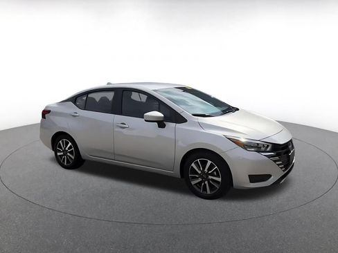 Used 2025 Nissan Versa SV FWD image 2