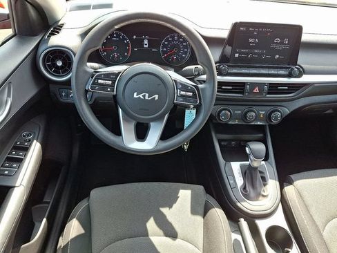 Used 2023 Kia Forte LXS w/ LXS Technology Package FWD image 11