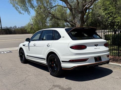 Used 2025 Bentley Bentayga AWD/4WD image 3