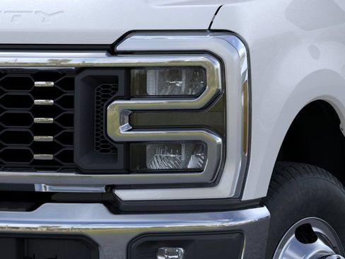 New 2026 Ford F350 4x4 Crew Cab DRW Super Duty image 18