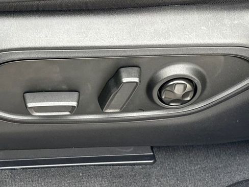 Used 2023 Jeep Grand Cherokee Limited w/ Black Appearance Package image 37