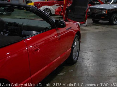 Used 2002 Ford Thunderbird Deluxe image 25