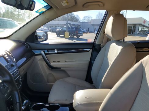 Used 2014 Kia Sorento LX image 17