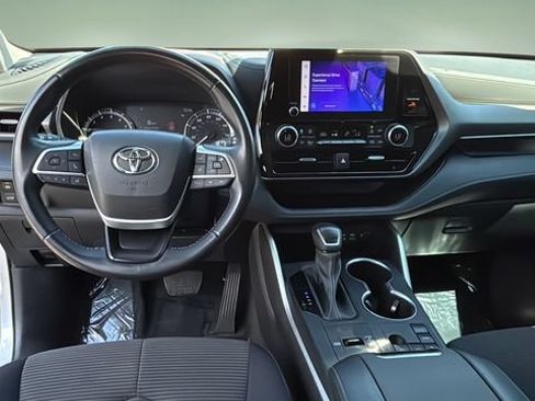Used 2023 Toyota Highlander LE FWD image 10