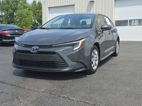 Used 2023 Toyota Corolla LE FWD image 3