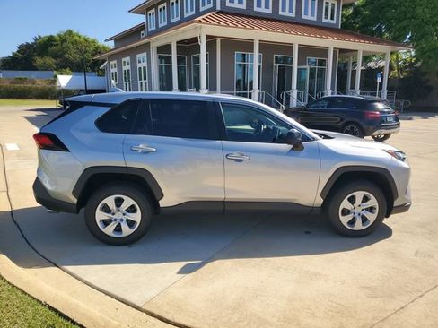 Used 2025 Toyota RAV4 LE AWD/4WD image 9