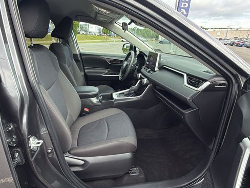 Used 2023 Toyota RAV4 LE AWD/4WD image 18