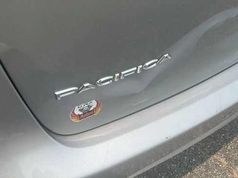 Used 2020 Chrysler Pacifica Touring-L FWD image 13