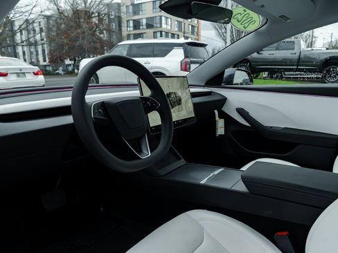 Used 2025 Tesla Model 3 Long Range image 17