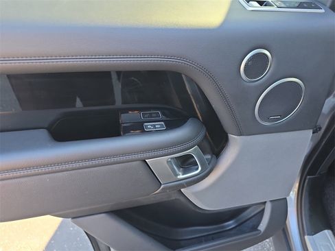 Used 2020 Land Rover Range Rover image 9