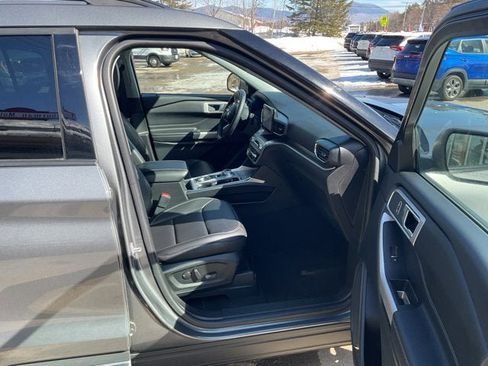 Certified 2022 Ford Explorer XLT w/ Equipment Group 202A image 25