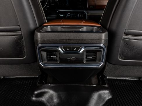 Used 2024 GMC Sierra 3500 Denali Ultimate image 32